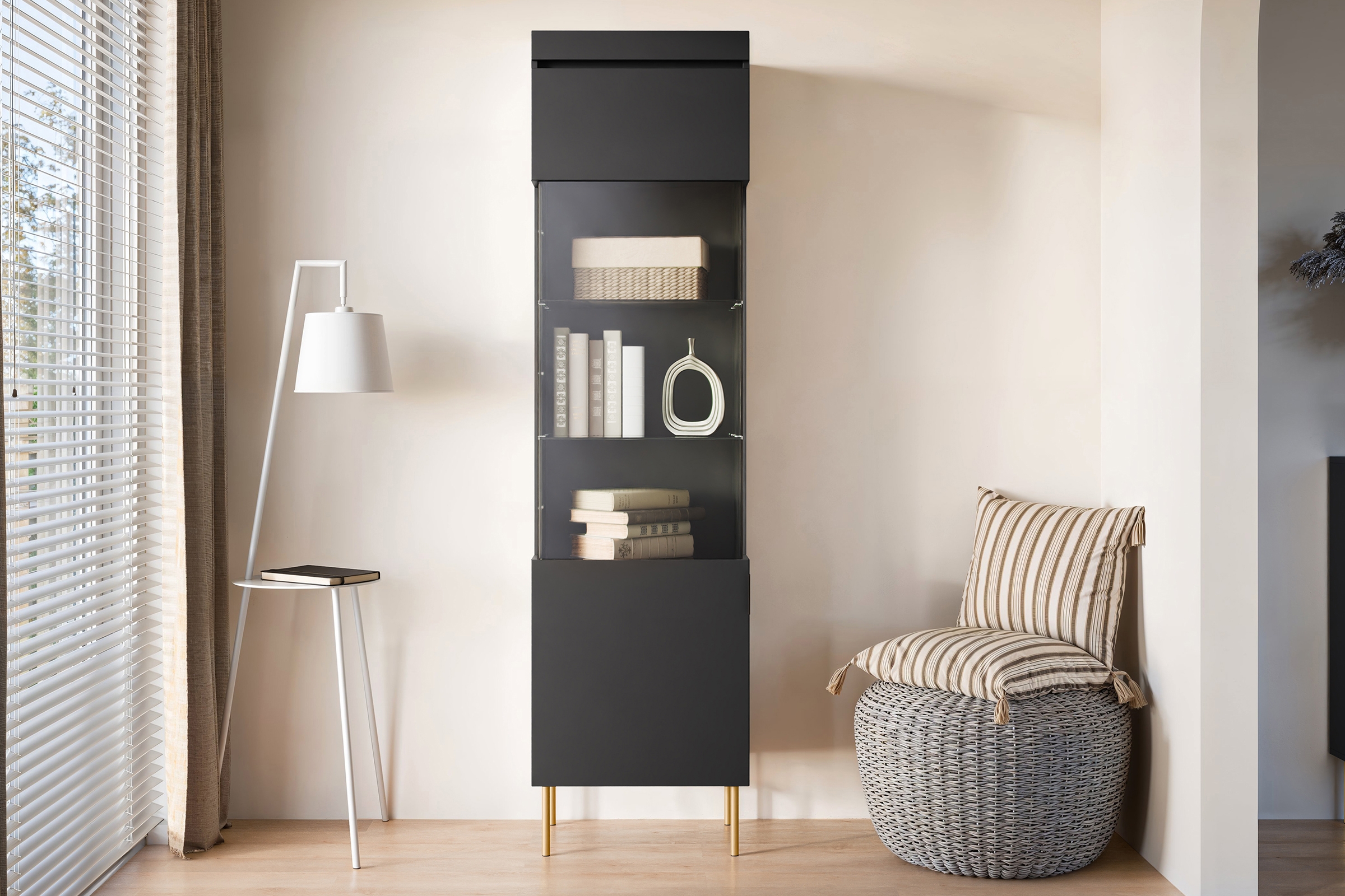 Vitrína Sentia 1D - čierna / zlatá Vitrína Sentia 1D do obývacej izby - Čierny / zlaté