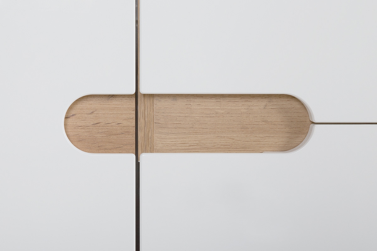 Skrinka vysoká na nôžkach Bali White New 900 - Dub wotan / biely lesk Skrinka vysoká na nôžkach Bali White New 900 - Dub wotan / biely lesk