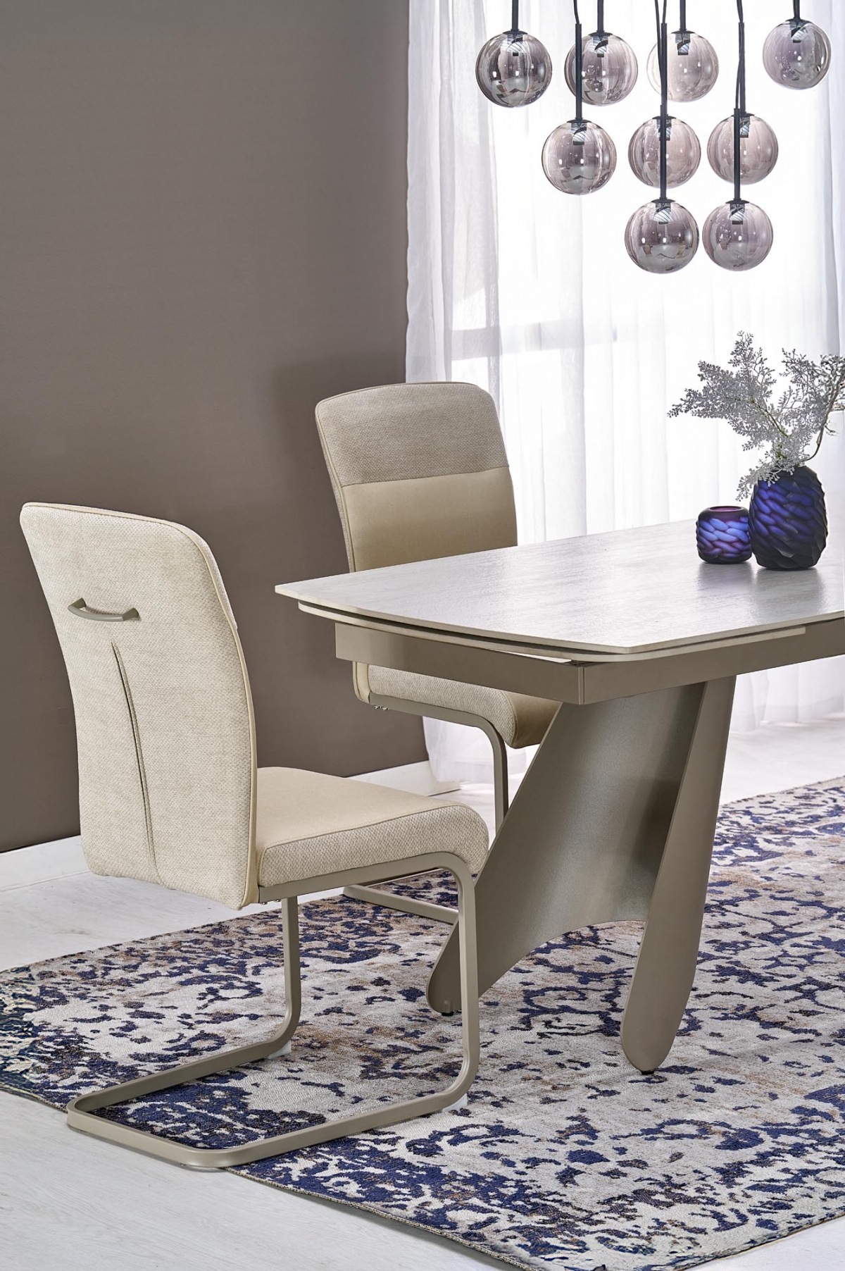 Jedálenská zostava Tillo Tavero 4+1 - travertín / kašmírová / béžová Komplet Stôl Tavero rozkladany z 4 krzeslami tapicerowanymi Tillo - Travertín / kašmír / Béžová / kašmír