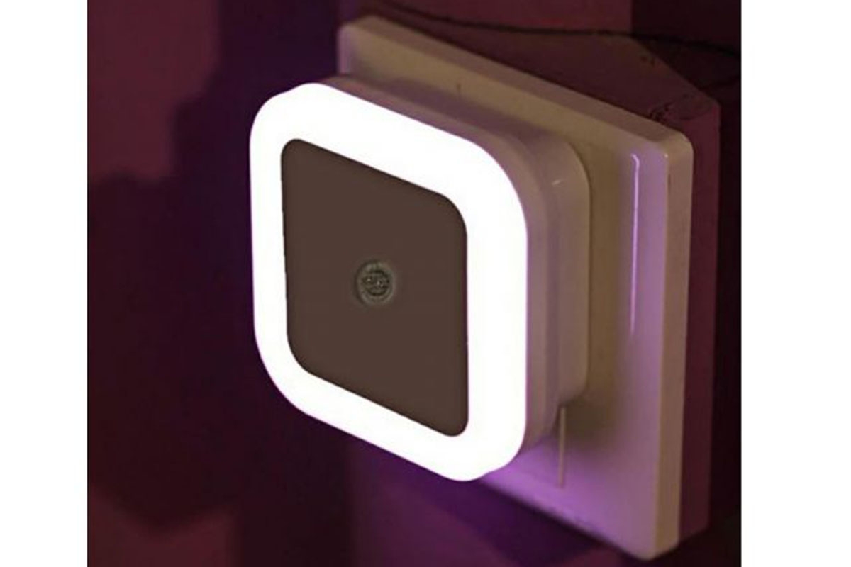 Noční LED svítidlo s detektorem pohybu - čtvercové - bílé lampka noční z czujnikiem zmierzchu