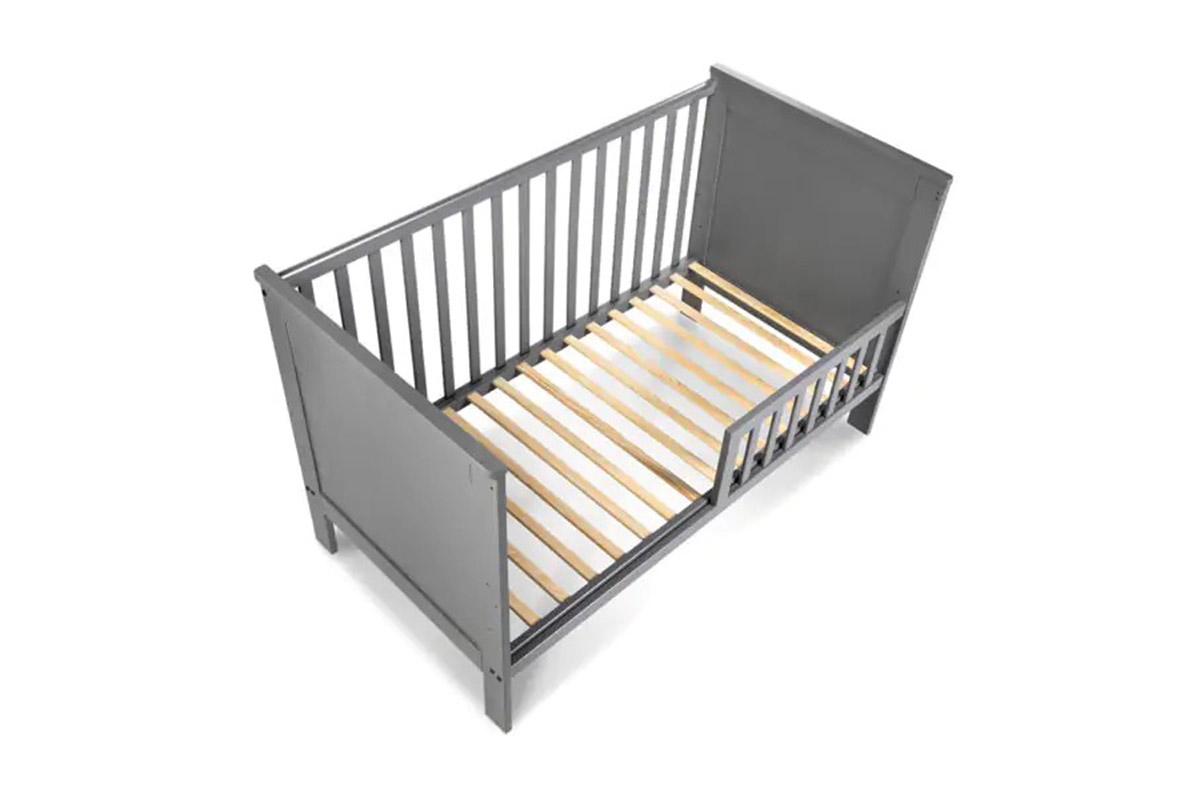 drevená posteľ dla niemowlaka so zábradlím Iwo - grafit, 140x70 drevená posteľ dla niemowlaka so zábradlím Iwo - grafit, 140x70