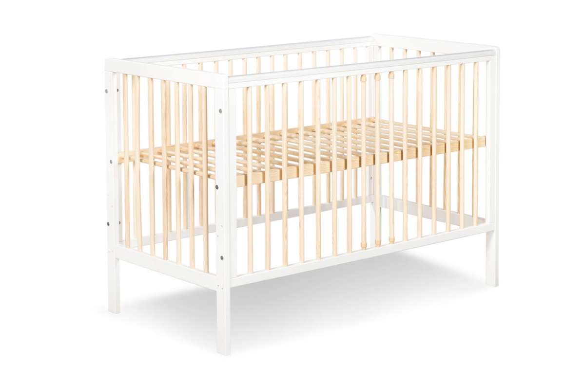 drevená posteľ dla niemowlaka so zábradlím Timi - Biely/Borovica, 120x60 posteľ niemowlece ze szczeblami 