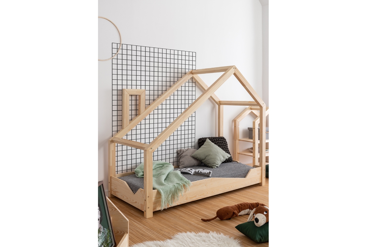 Detská posteľ domček s komínom Luppo A Borovicová posteľ v tvare domčeka 
