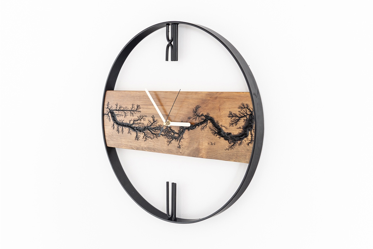 Dřevěné nástěnné hodiny KAYU 03 Olše v Loft stylu - Černý- 43 cm Dřevěné nástěnné hodiny KAYU 03 Olše v Loft stylu - Černý