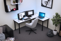 Písací stôl gamingowe Nelmin 160 cm na kovových nohách z tasma LED pravý - biela / čierny  Písací stôl gamingowe Nelmin 160 cm na kovových nohách z tasma LED pravý - biela / čierny 