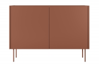 Desin 120 2D2SZ kétajtós fiókos komód polcokkal 120 2D2SZ - kerámia vörös / nagano-tölgy Komód Desin 120 cm z 2 ukrytymi fiokok i metalowymi nogami- czerwony / kerámia vörös / dab nagano