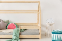 Dětská postel - domeček se zábranou Melka  postel z dřeva 