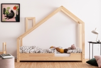 Detská posteľ domček s komínom Luppo C Borovicová posteľ v tvare domčeka 