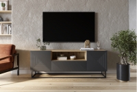 TV stolík Asha 167 cm na čiernom podstavci s otvorenou policou - artisan / rivier stone mat TV skrinka Asha 167 cm z szuflada i metalowym stelazem - artisan / rivier stone mat