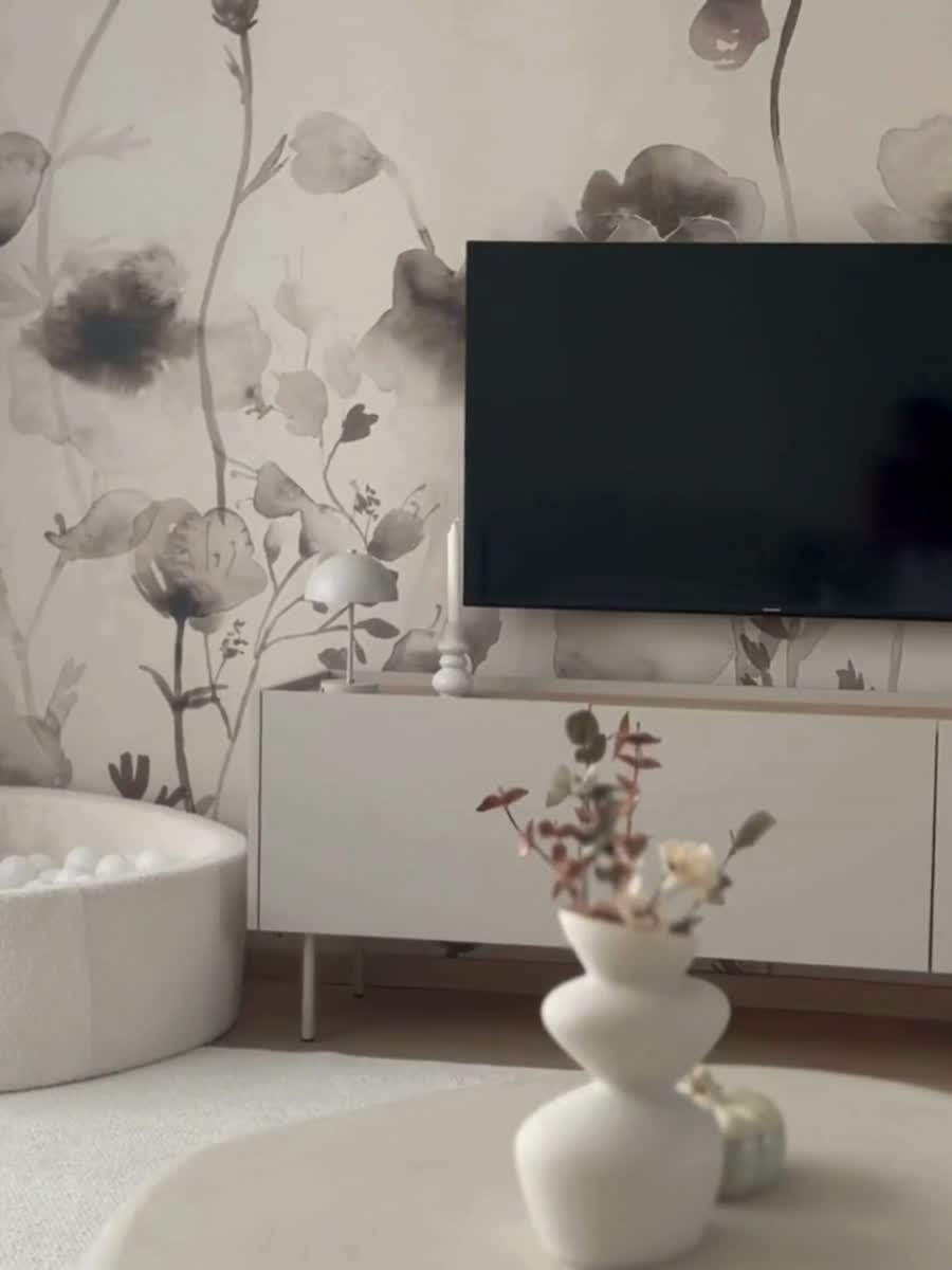 RTV skrinka Desin 170 cm s kovovými nohami - keramická červená / dub nagano TV skrinka Desin 170 cm z metalowymi nogami - ceramic red / Dub nagano