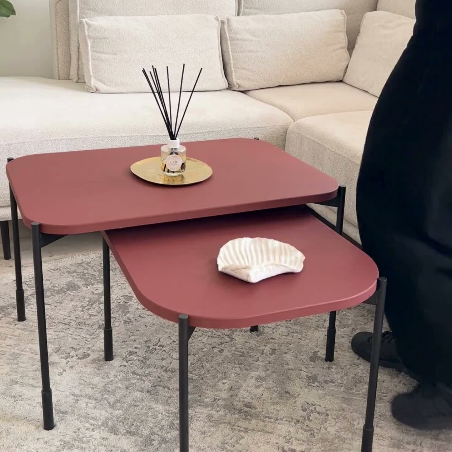 Konferenční stolek Sonatia 60x45 cm - kašmír stolek kawowy Sonatia 60 cm prostokatny na kovových nohách - kašmír