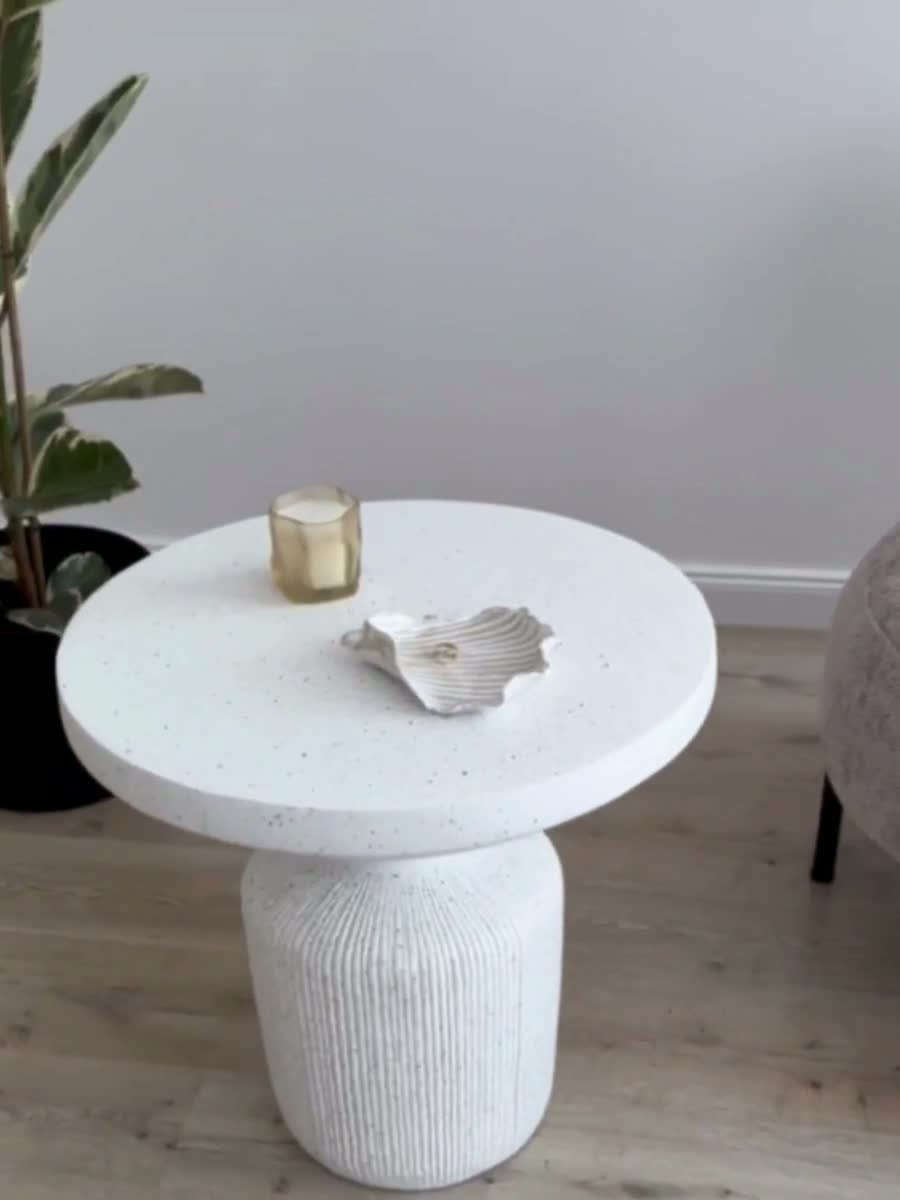 Biely konferenčný stolík Sintro 54 cm - biele terrazzo Stolík kawowy Sintro 54 cm - biale lastryko