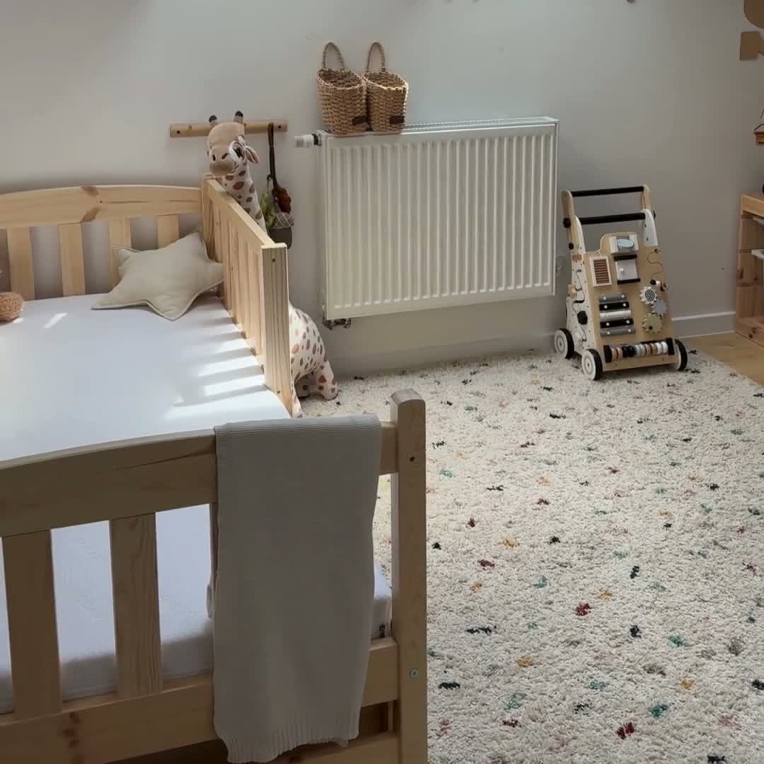 Detská posteľ Alvins 80x200 drevená so zásuvkami - biela Posteľ dzieciece Alvins 80x200 drevená so zásuvkami - Biely