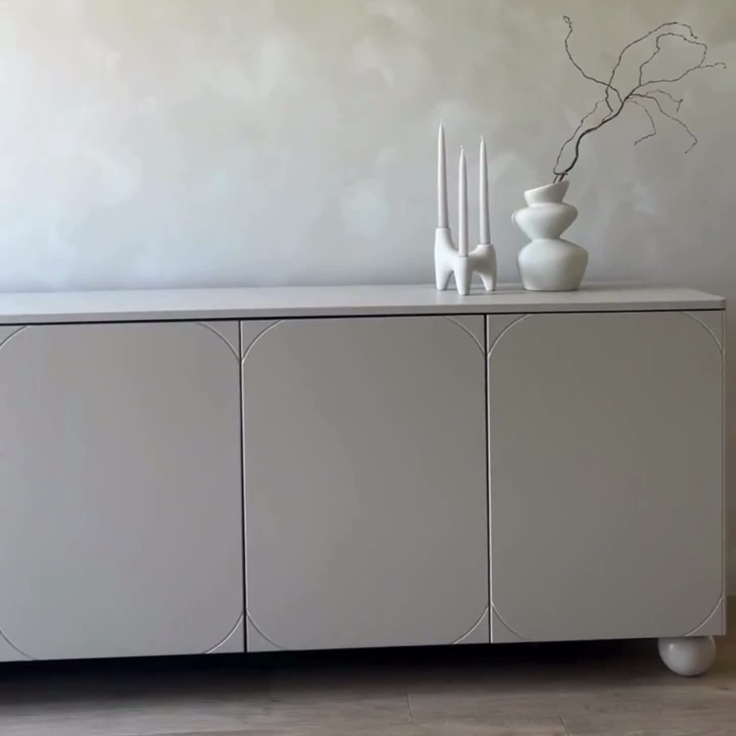 Štvordverová komoda Sonatia II 200 cm s dvoma skrytými zásuvkami - kašmír / guľové nohy kašmír Komoda