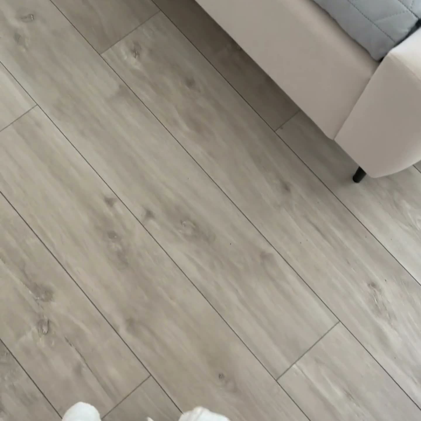 Spálňová posteľ Nicole 140x200 - béžový zamat Velluto 2 / čierne nohy čalouněné posteľ do  spálňa  Nicole - 140x200, Velutto 2/nožičky čierny