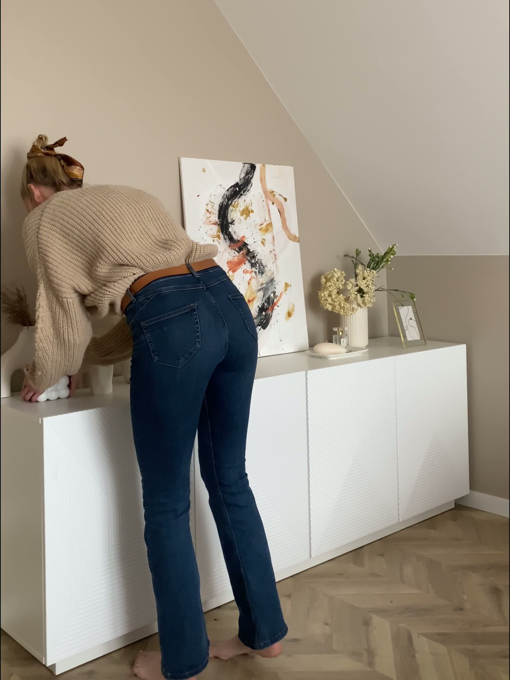 Komoda Asha 200 cm so štyrmi dverami - kašmír Komoda Asha 200 cm s frézovaným frontom - kašmír