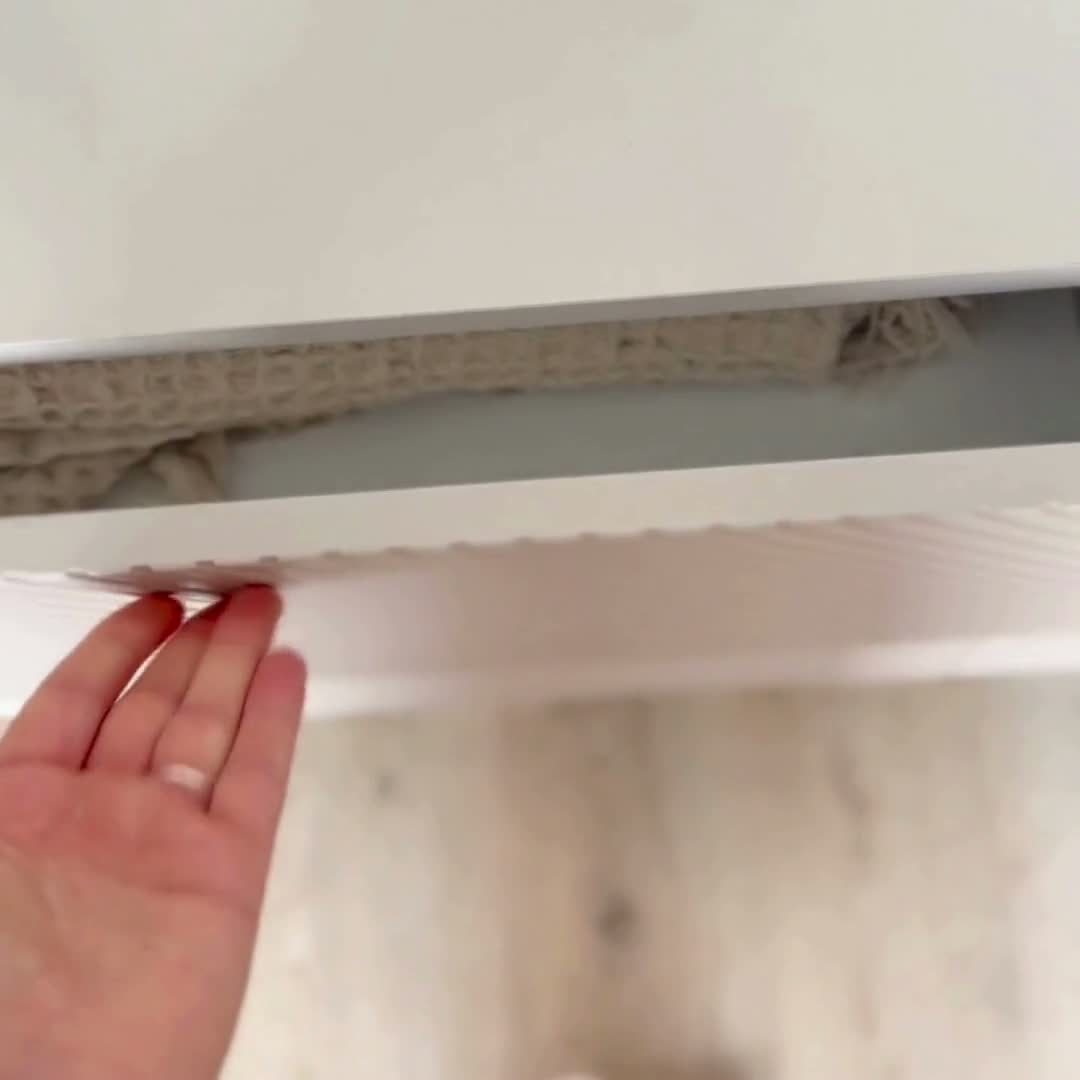 Komoda Asha 167 cm - kašmír / černý kovový rám Komoda Asha 167 cm se zásuvkami i metalowymi nogami - kašmír