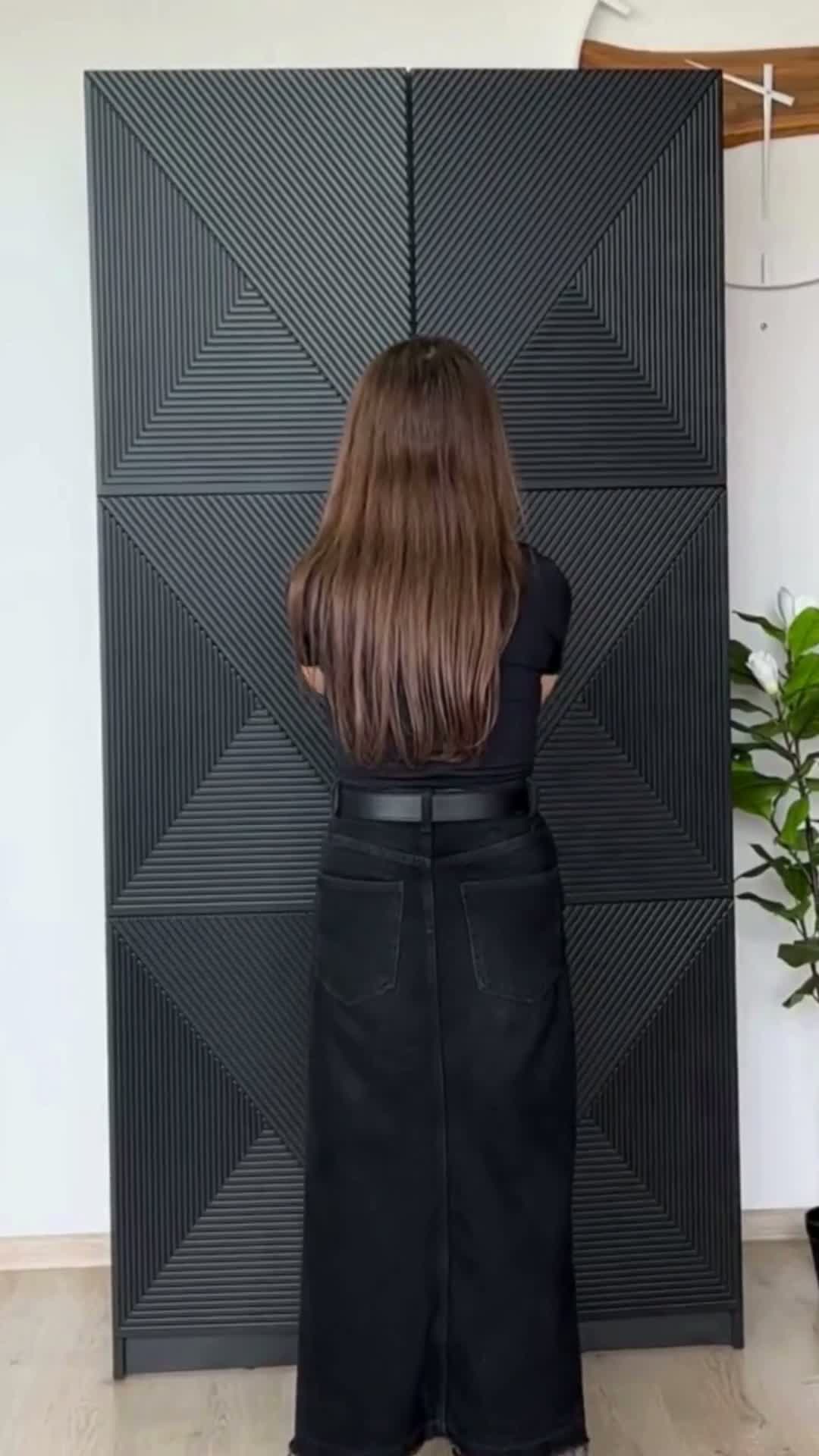 Skříň Asha 100 cm - kašmír / kašmírové kovové úchytky skříň Asha 100 cm s frézovanou přední částí i metalowymi uchwytami- kašmír / kaszmirowe Úchytky