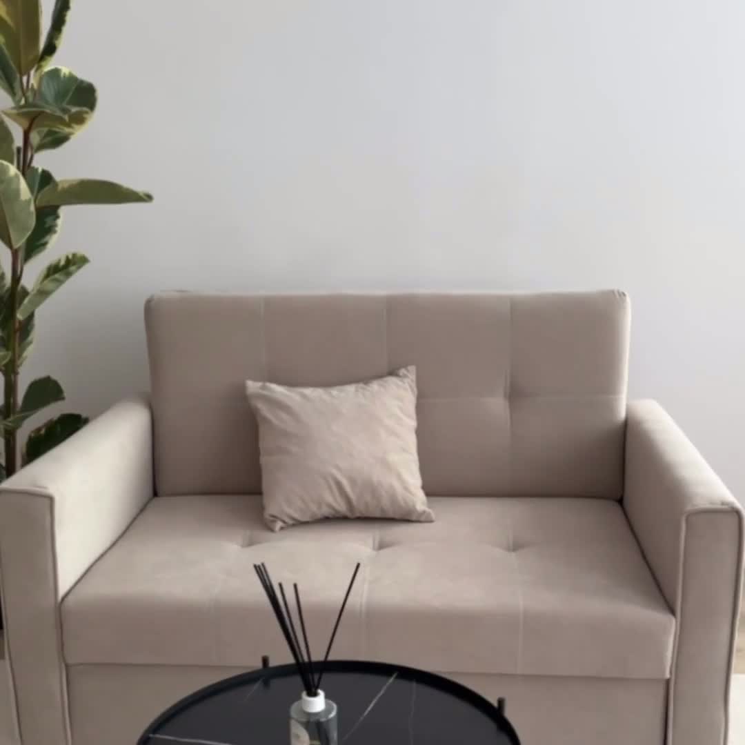 Pohovka s funkciou spánku Aria rozkladana S vnútorným úložným priestorom- béžový plusz Pretty 03  Pohovka s funkciou spánku Aria rozkladana S vnútorným úložným priestorom- béžový plusz Pretty 03 