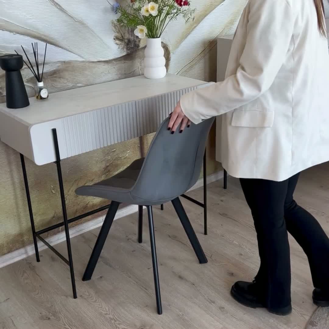 Čalouněná židle Clemio - tmavě šedý samet Bluvel 14 / černé nohy židle čalouněné Clemio na kovových nohách - ciemno popelavá welwet Bluvel 14 / černé nožičky