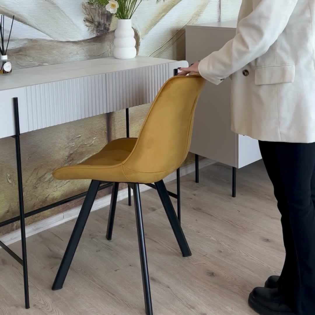 Jedálenská stolička Clemio - ružový zamat Bluvel 52 / čierna k332 Stolička Nohy - Čiernyyy, Sedák - Ružová