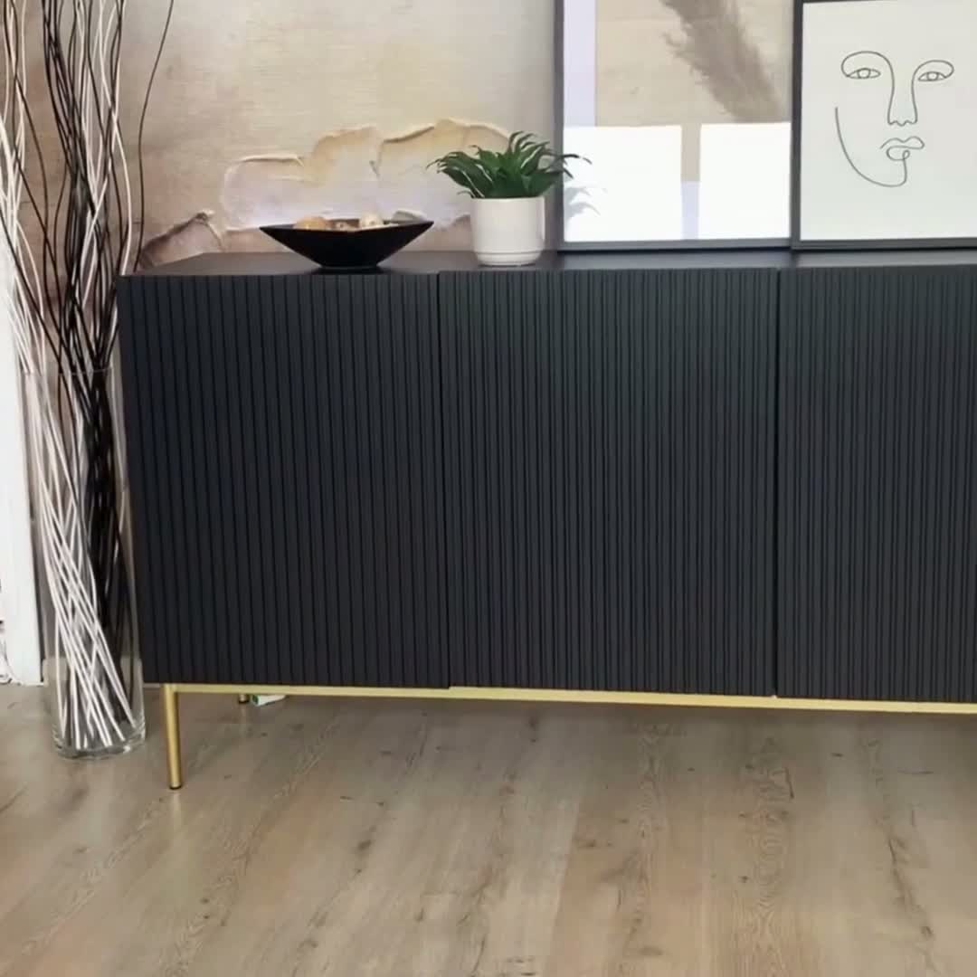 Komoda Nicole 200 cm na kovových nohách - kašmír / zlaté nohy Komoda Nicole 200 cm na kovových nohách- kašmír / zlaté nozki