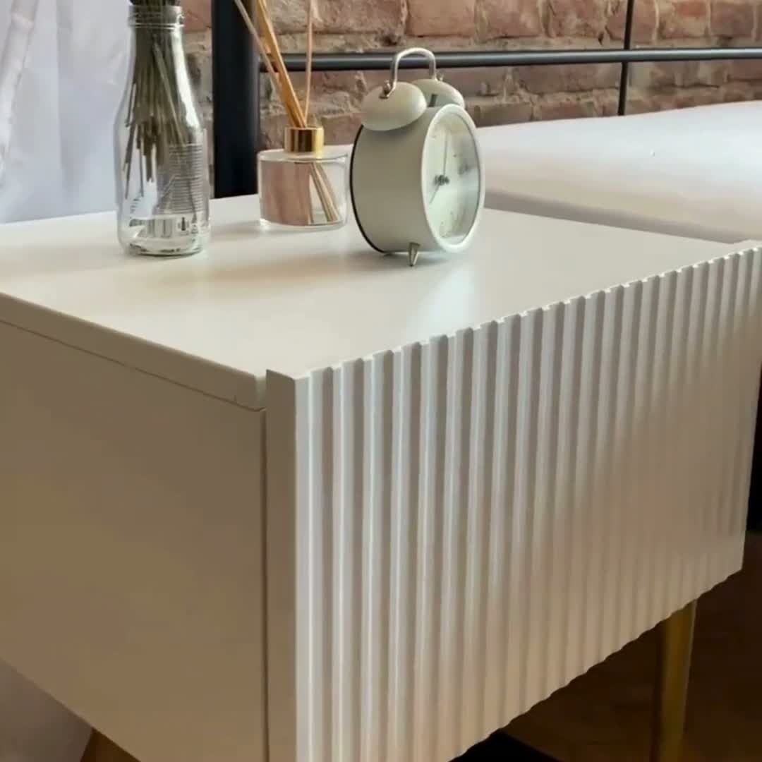 Sada nočních stolků Nicole 46 cm - kašmír / zlaté nožky Komplet szafek nocnych Nicole 46 cm - kašmír / zlote nozki