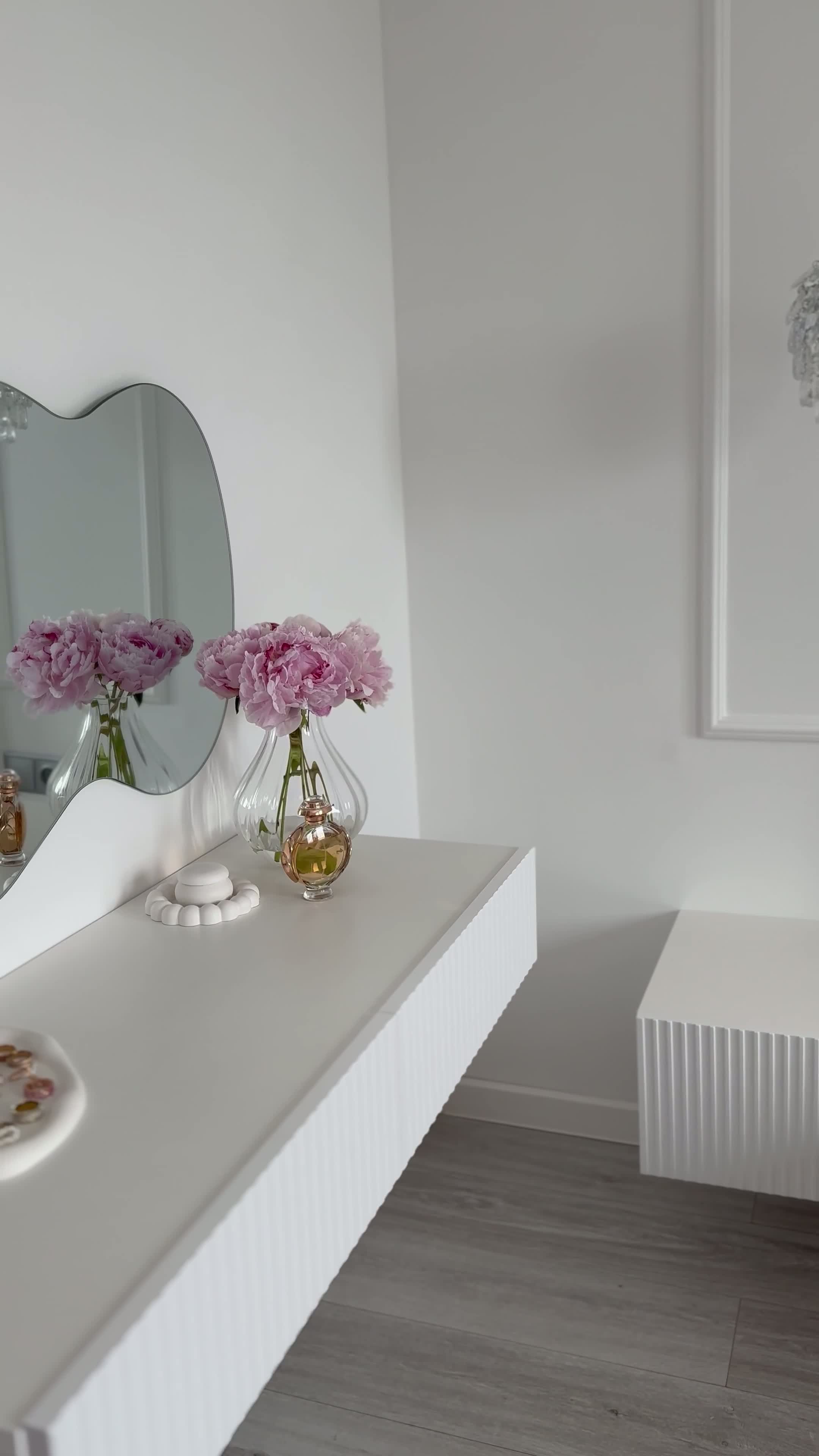 Závesný toaletný stolík Nicole 100 cm so zásuvkami - kašmírový mat závesná Konzolový Stolík / Toaletný stolík Nicole 100 cm so zásuvkami - kašmír / kašmír mat