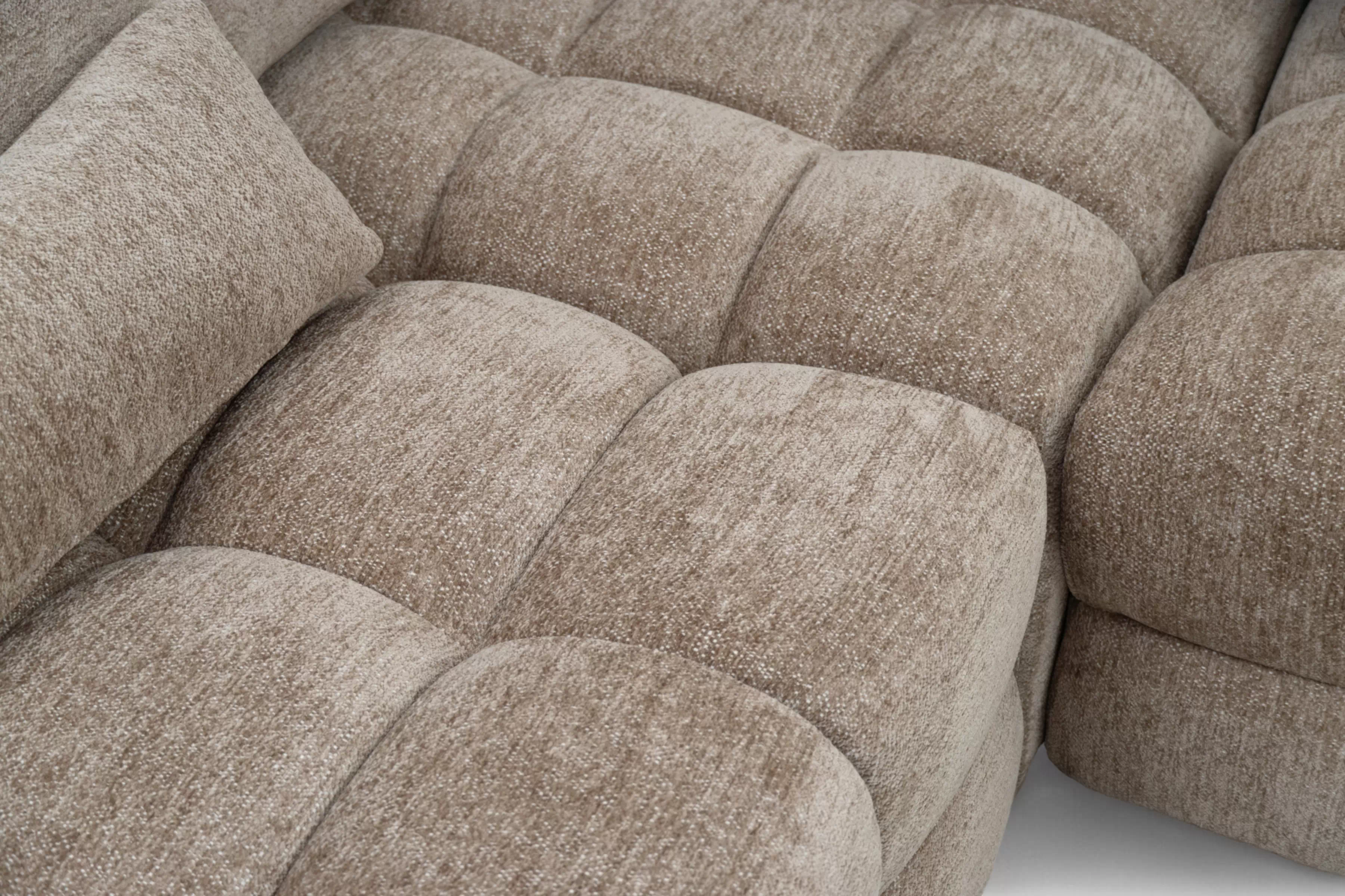 Rohová sedacia súprava Magnelio Prestige ľavá s elektrickým výsuvom sedáka - béžová látka Boucle Raven 34  Rohová sedacia súprava Magnelio Prestige L s elektricky výsuvným sedákem Ľavá strana - Béžová boucle Raven 34 