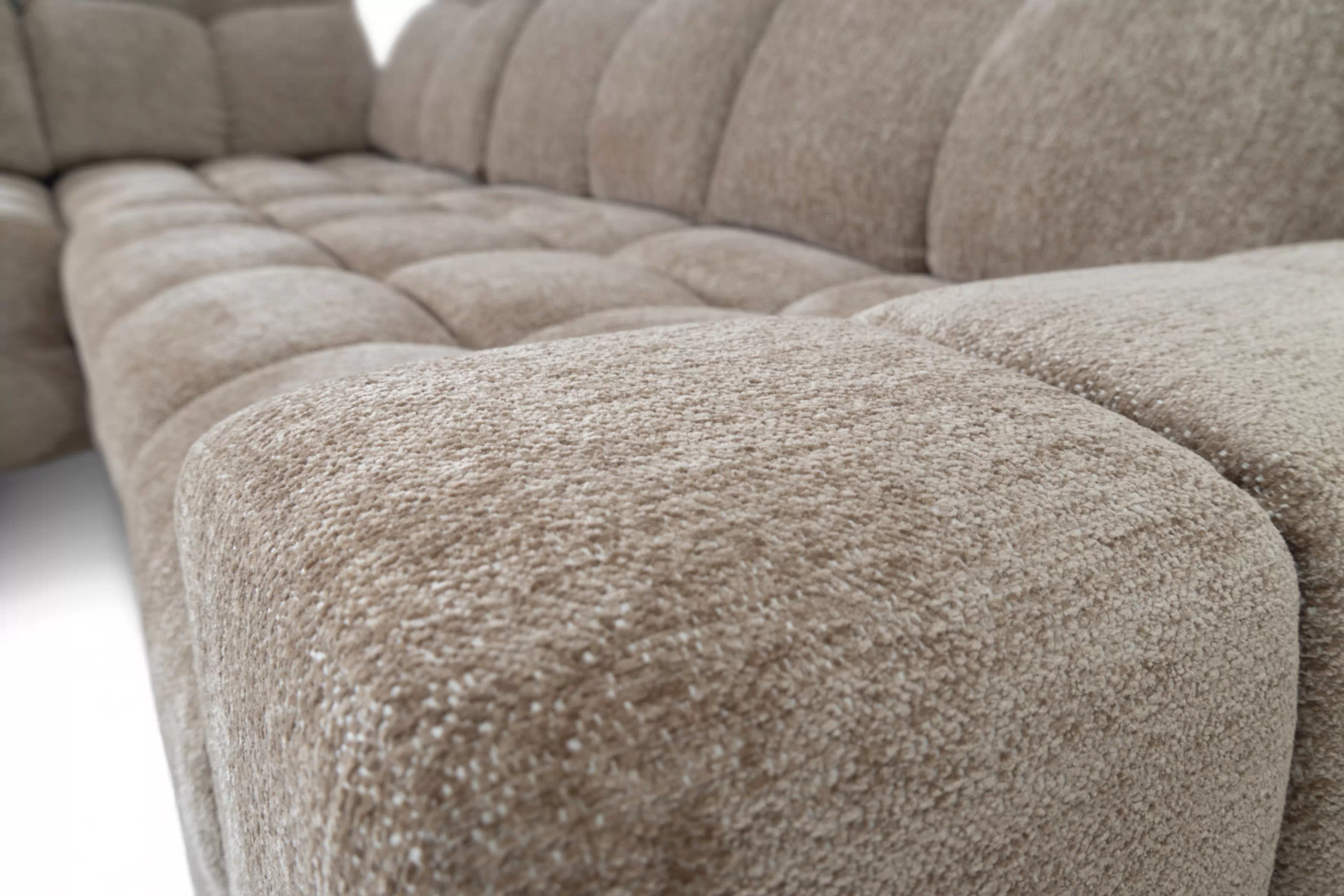 Rohová sedacia súprava Magnelio Prestige ľavá s elektrickým výsuvom sedáka - béžová látka Boucle Raven 34  Rohová sedacia súprava Magnelio Prestige L s elektricky výsuvným sedákem Ľavá strana - Béžová boucle Raven 34 