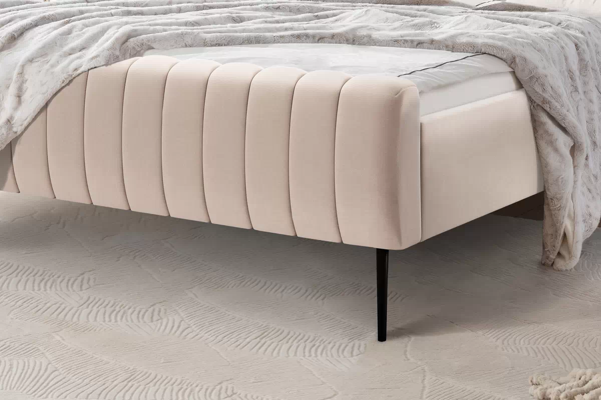 Manželská posteľ Nicole 160x200 - béžový zamat Velluto 2, čierne nohy Posteľ do  spálňa  Nicole 160x200 - béžový zamat Velluto 2 / nožičky čierny