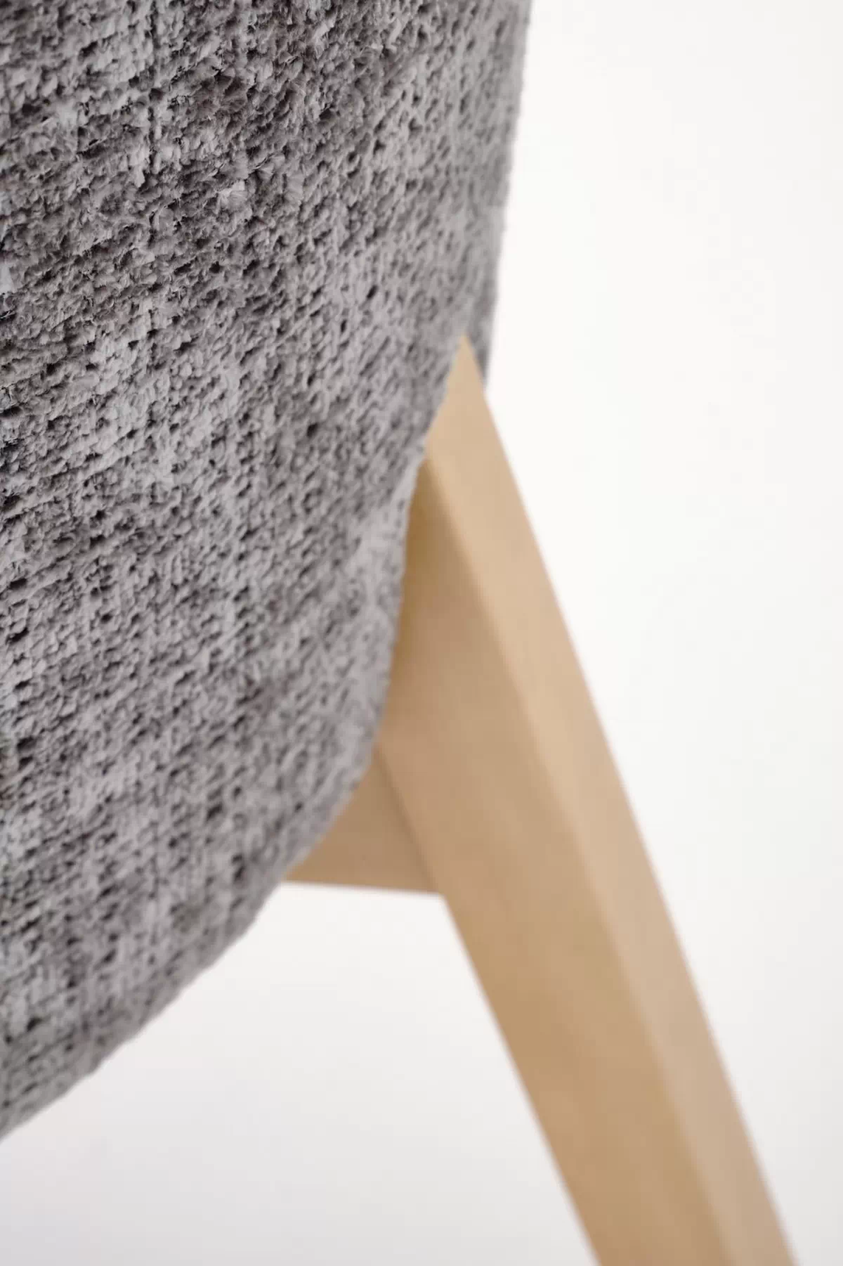 Stolička čalúnená Isario - sivá látka Cremona 96 / dub prírodný Stolička čalúnená Isario - Popolový Cremona 96 / Dub prírodné