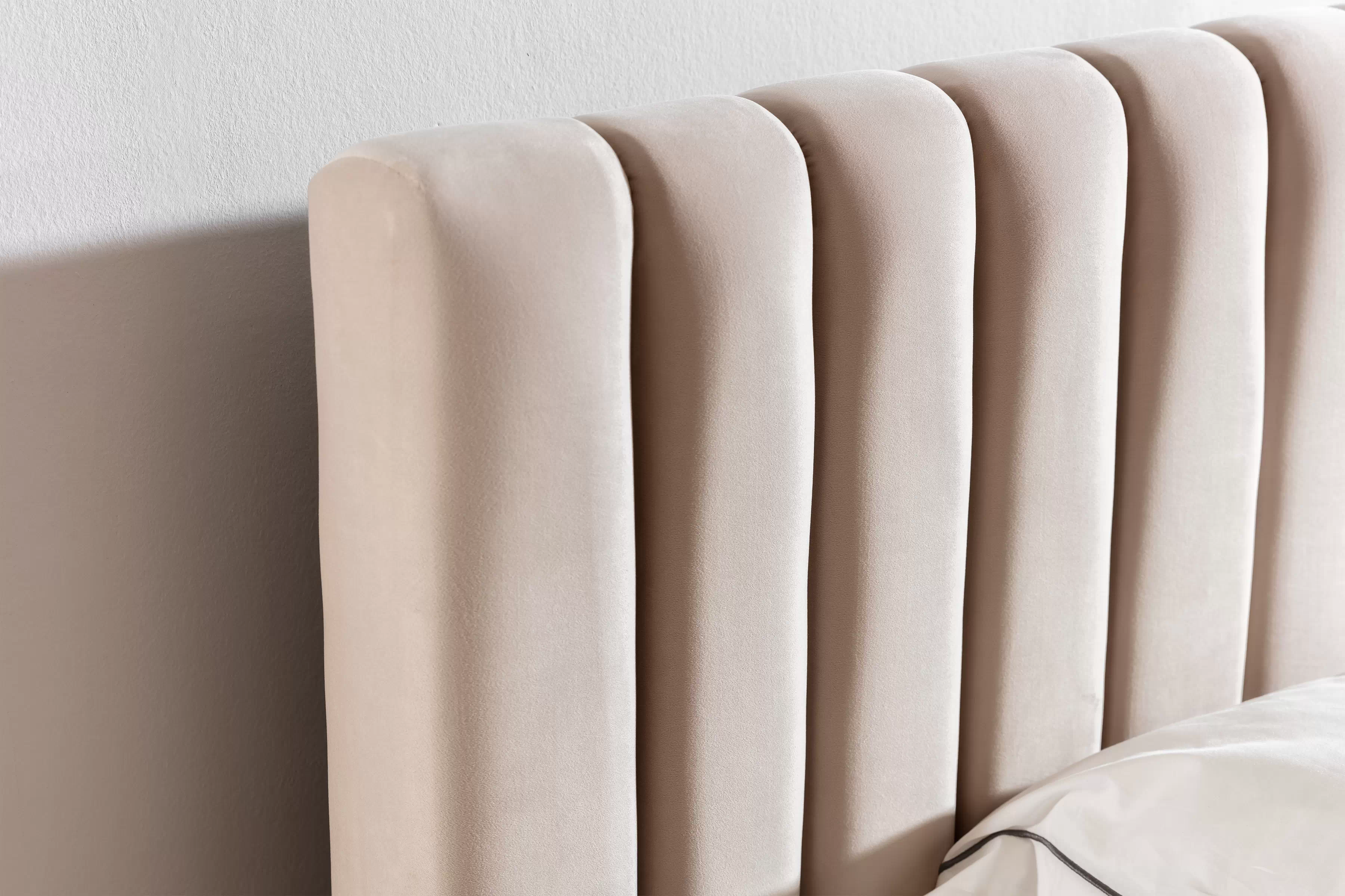 Manželská posteľ Nicole 140x200 cm s úložným priestorom Posteľ Nicole S vnútorným úložným priestorom/ 140x200