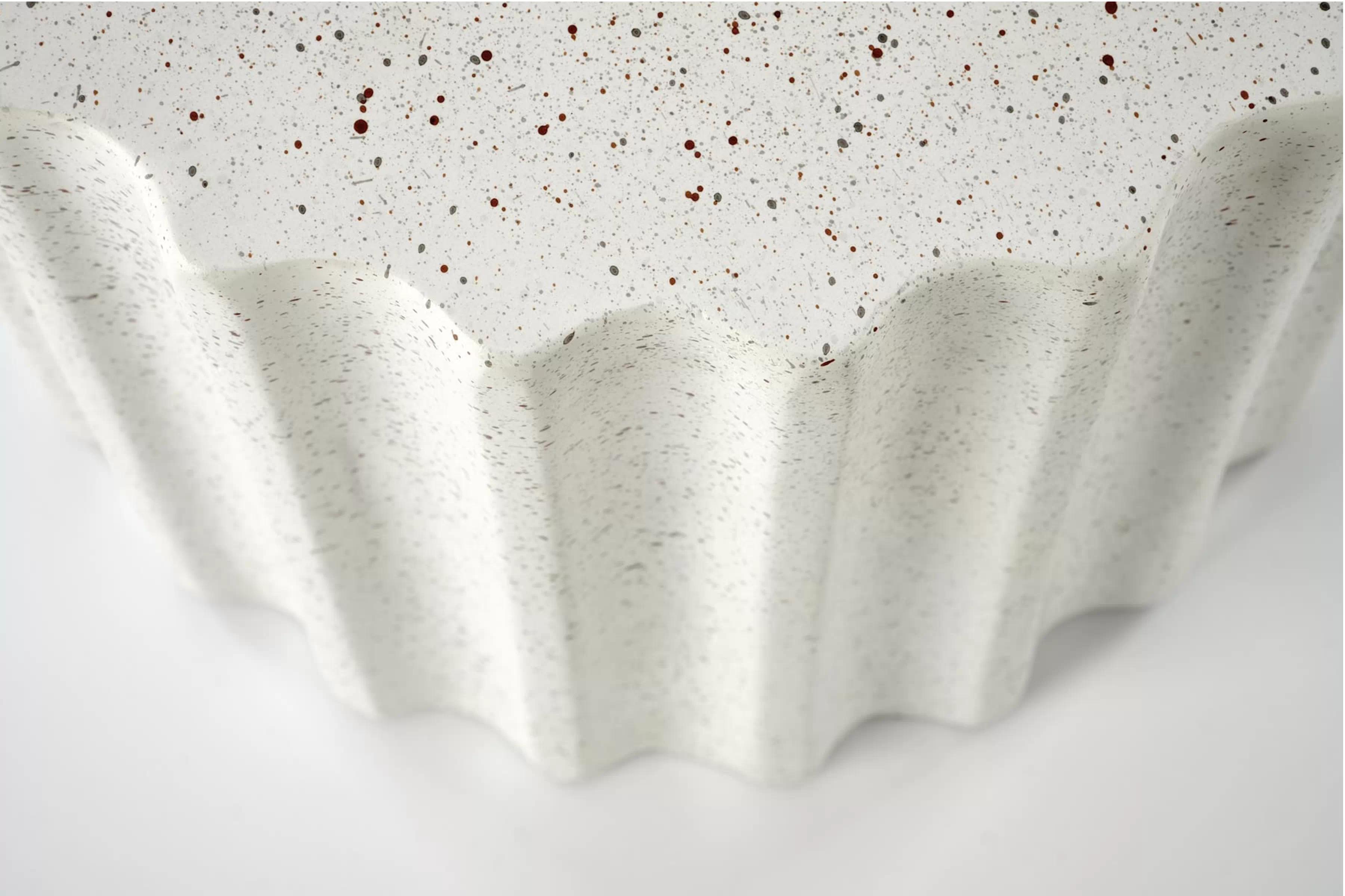 Biely konferenčný stolík Tiaris 41 cm - biele lastriko Stolík kawowy Tiaris 41 cm - biale lastryko