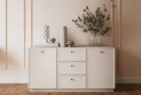 Komoda Lorini 150 cm so zásuvkami - kašmír / čierne úchytky Komoda Lorini 150 cm so zásuvkami - kašmír / čierny úchyty